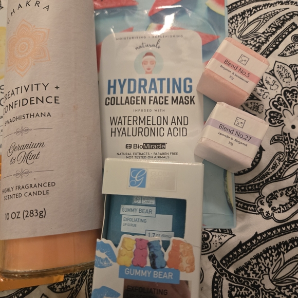 7 Items Chakra Candle, 2 Face Masks, Eye Masks, 2 Shower St And GB Exf Lip Scrub - Picture 4 of 4